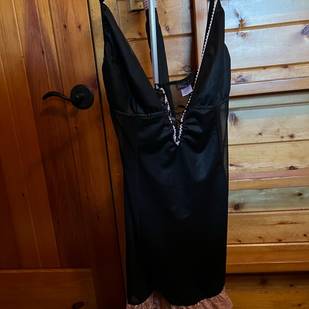 Dreamgirl Black Chemise / négligée with Pink Lace and heart back size 3x/4x